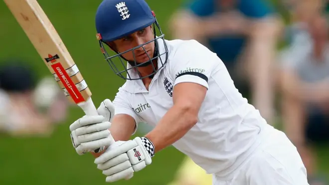 时政Vlog丨泰国总理：我把白桦林做成了版画带回国.